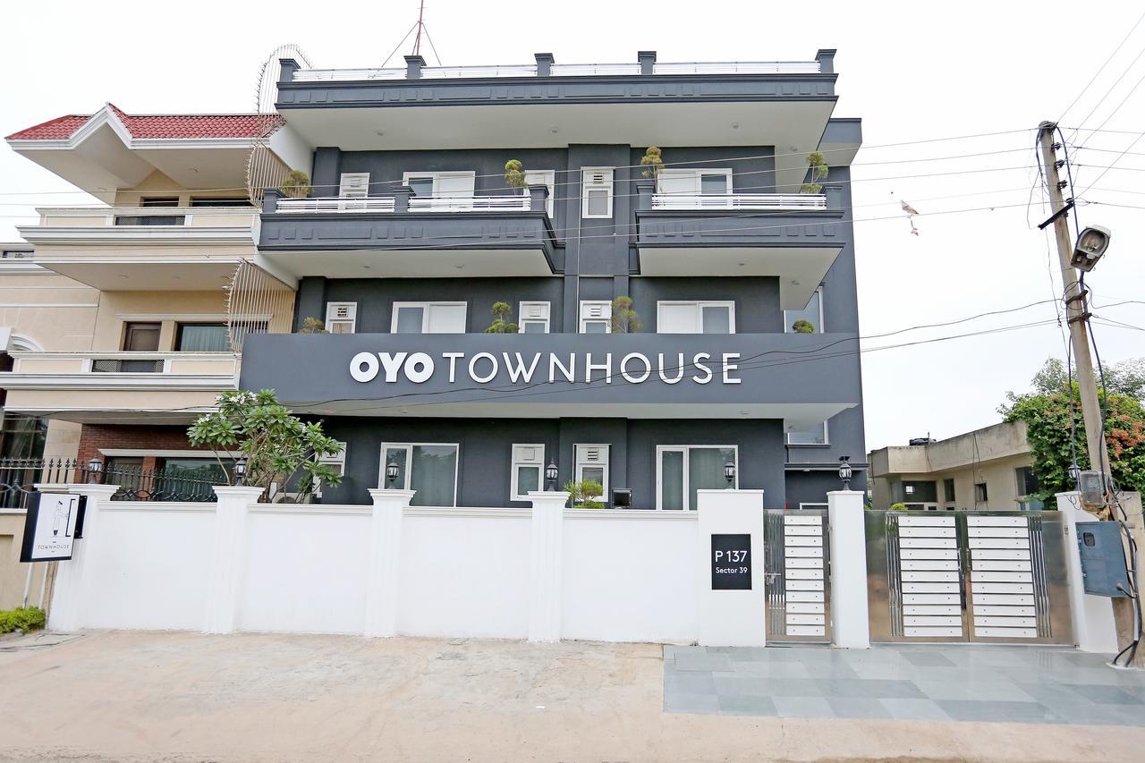 Отель Oyo Townhouse 018 Medanta Гургаон Экстерьер фото